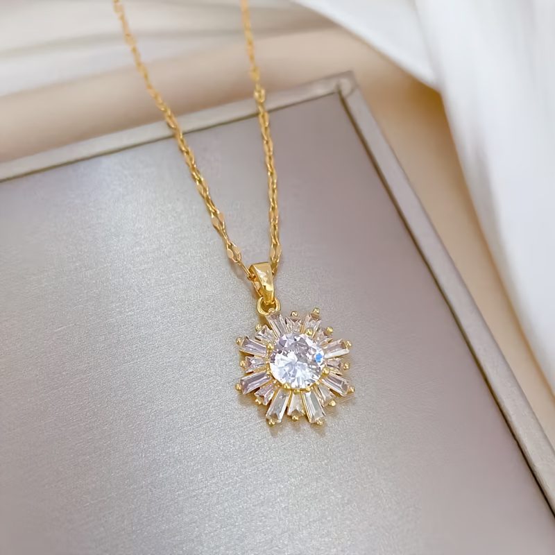 Pendentif Éblouissant en Forme de Flocon de Neige, Orné de Zirconia Synthétique Luxueux, Chaîne en Acier Inoxydable Plaqué de Haute Qualité, Collier Polyvalent pour Banquets, Mariages, Anniversaires et Fêtes