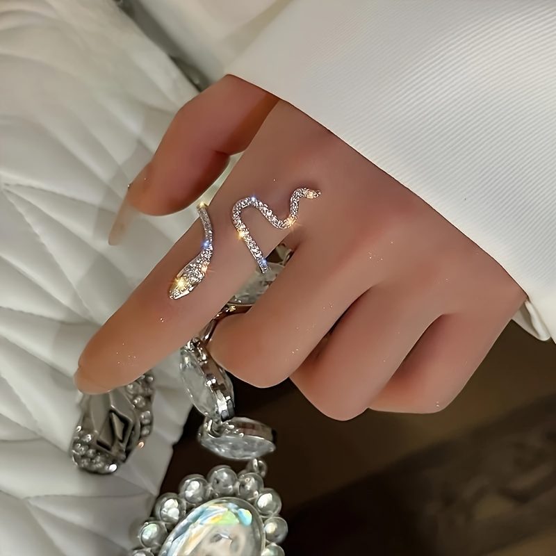 Bague serpent Moissanite en argent sterling S925 brillant | Style musique pop, idéale pour le quotidien, les fêtes et les cadeaux | Bijoux durables, plaqué platine, style sexy, parfaite pour