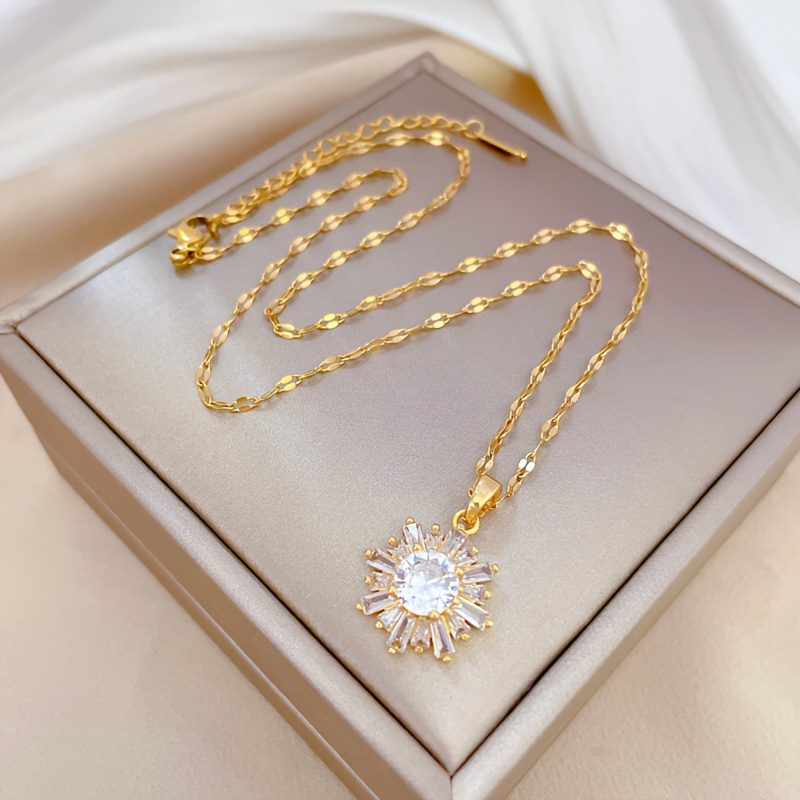 Pendentif Éblouissant en Forme de Flocon de Neige, Orné de Zirconia Synthétique Luxueux, Chaîne en Acier Inoxydable Plaqué de Haute Qualité, Collier Polyvalent pour Banquets, Mariages, Anniversaires et Fêtes