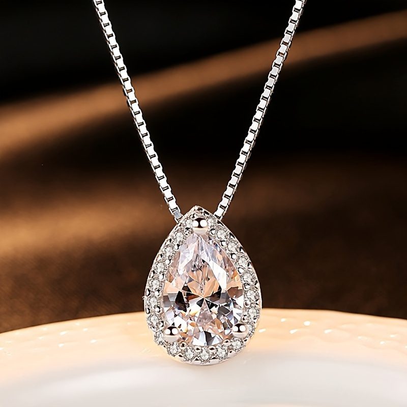 Collier avec pendentif en moissanite en forme de goutte d'eau de 3 carats pour femmes | Argent sterling 925, style élégant et sexy, parfait pour les ensembles de mariée et les cadeaux de Noël