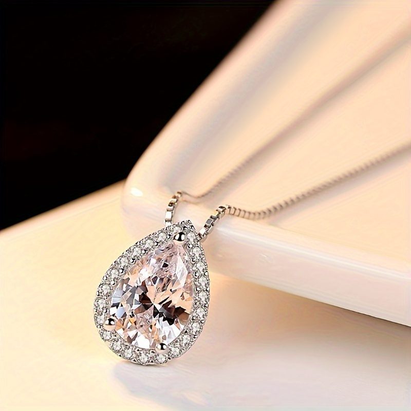Collier avec pendentif en moissanite en forme de goutte d'eau de 3 carats pour femmes | Argent sterling 925, style élégant et sexy, parfait pour les ensembles de mariée et les cadeaux de Noël