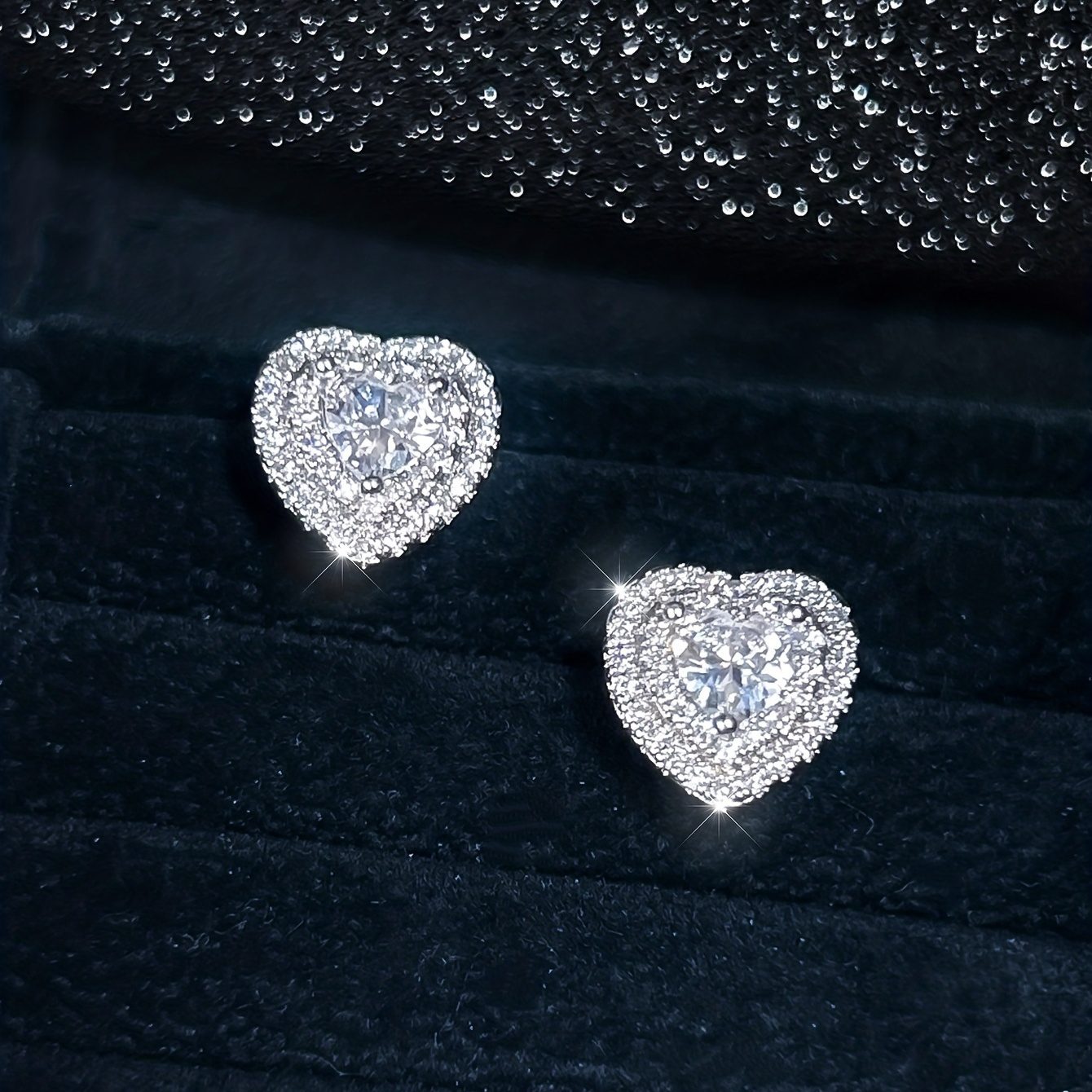Une paire de boucles d'oreilles exquises en argent sterling 925 en forme de cœur avec incrustation d'amour - Cadeau de bijoux élégant et à la mode pour femmes - Accessoires hypoallergiques, durables et brillants, boucles d'oreilles élégantes, boucles d'oreilles minimalistes élégantes pour femmes
