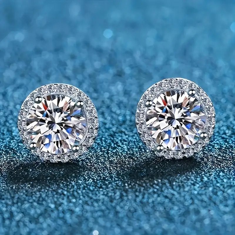 Boucles d'oreilles en alliage synthétique zircone synthétique étincelant exquis en argent sterling S925, adaptées à la mode féminine, simples et multifonctionnelles pour les fêtes quotidiennes, les anniversaires et les cadeaux de Saint-Valentin, boucles d'oreilles féminines haut de gamme