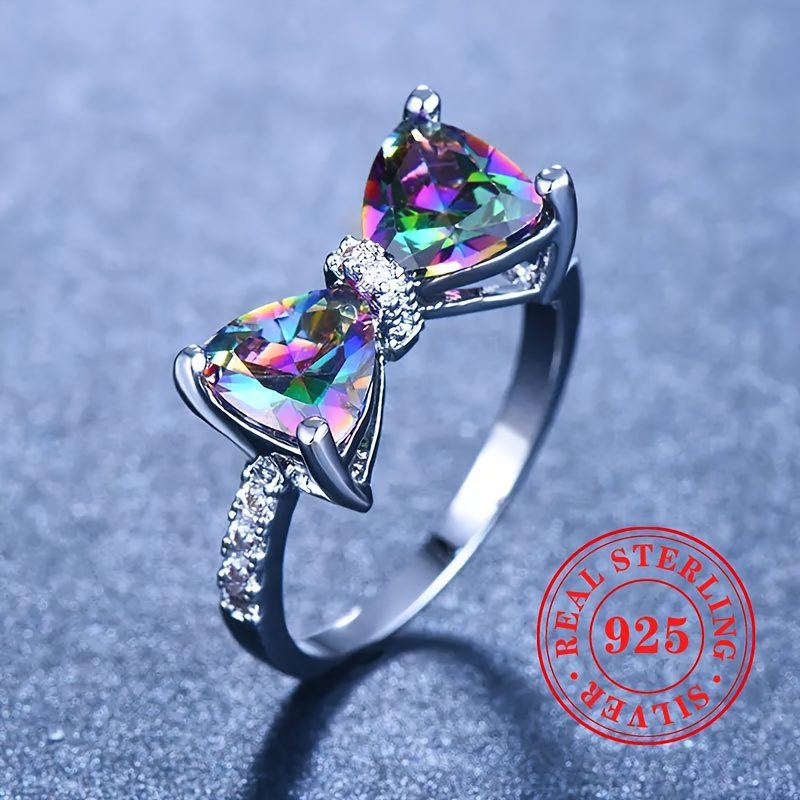 Bague nœud en pierre précieuse synthétique colorée S925 conçue pour les femmes, parfaite pour un usage quotidien décontracté. Cette pièce de bijouterie unique est un excellent cadeau d'anniversaire ou un accessoire de fête.