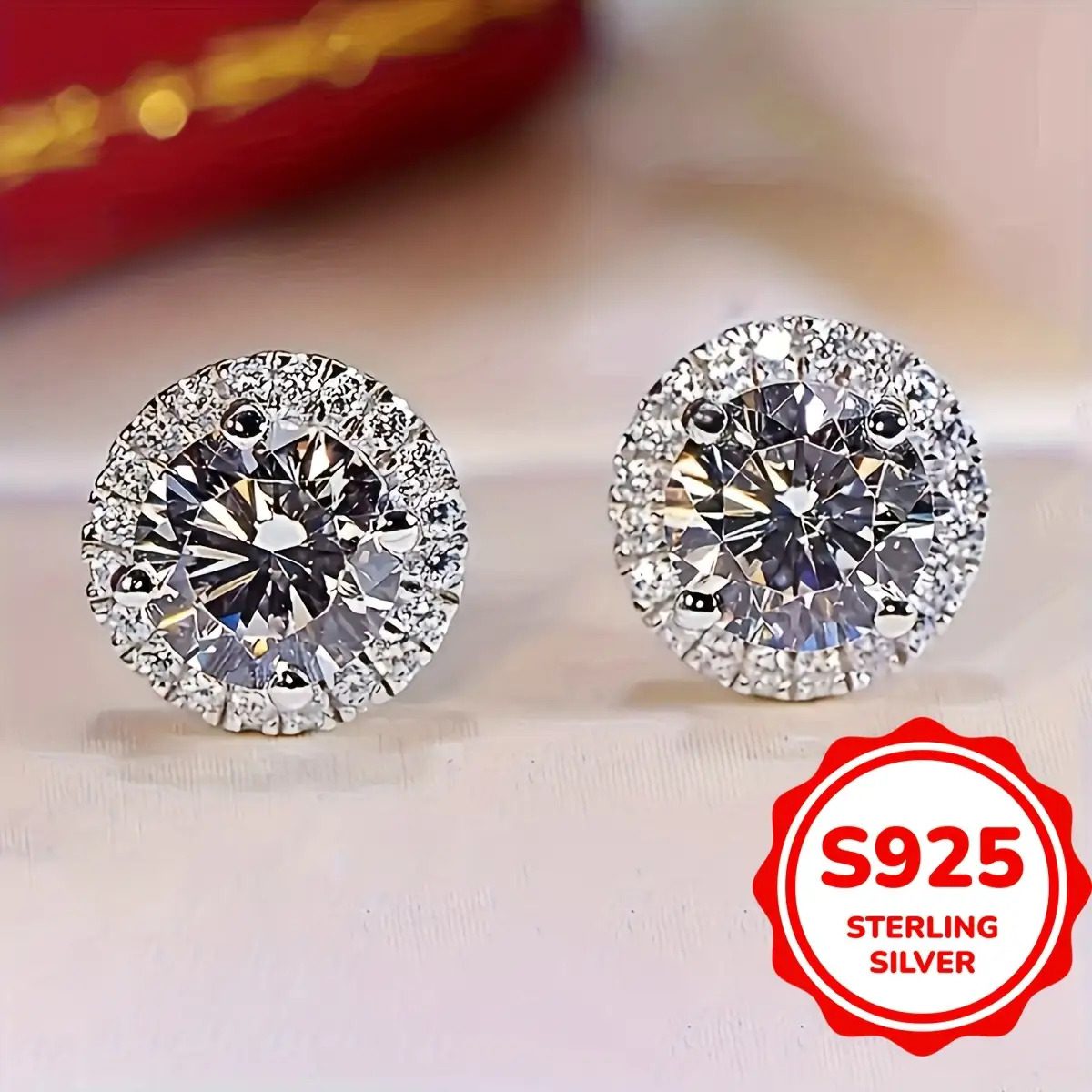 Boucles d'oreilles en alliage synthétique zircone synthétique étincelant exquis en argent sterling S925, adaptées à la mode féminine, simples et multifonctionnelles pour les fêtes quotidiennes, les anniversaires et les cadeaux de Saint-Valentin, boucles d'oreilles féminines haut de gamme