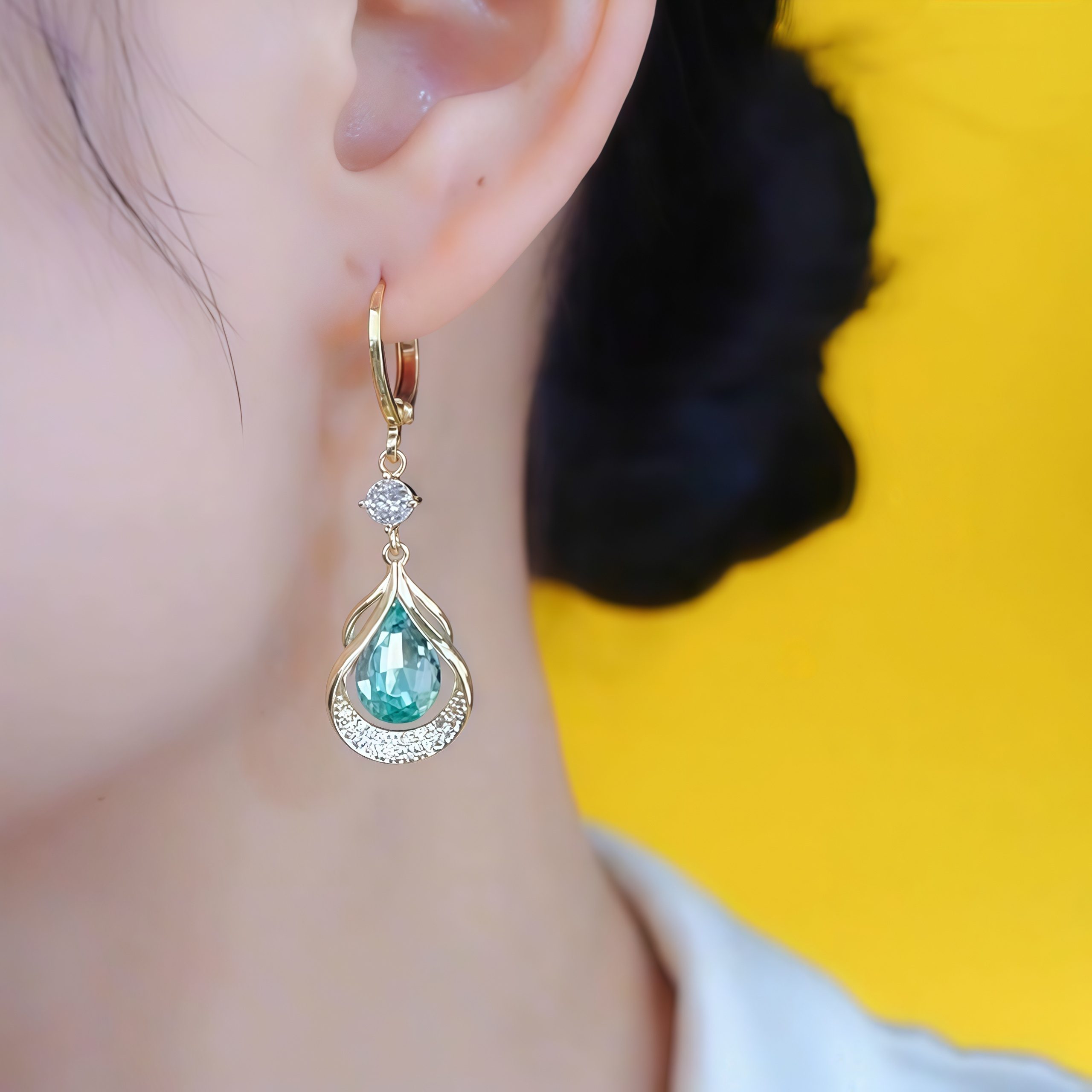 1 Paire de Boucles d'Oreilles Longues Goutte d'Eau pour Femmes – Cuivre Plaqué Or 18 Carats avec Zircone Cubique 5A, Bijoux de Mode Élégants pour Usage Quotidien, Cadeau d'Anniversaire & Noël