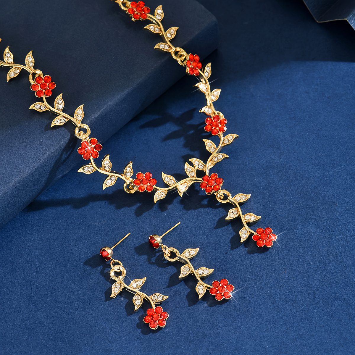 Parure de bijoux 3 pièces à pendentif fleur tendance avec boucles d'oreilles et collier à large visage, convient pour banquet, mariage, cadeau d'anniversaire, déguisement de fête, parure de bijoux traditionnels pour femme, parure de bijoux de haute qualité pour femme, bijoux de mode de festival