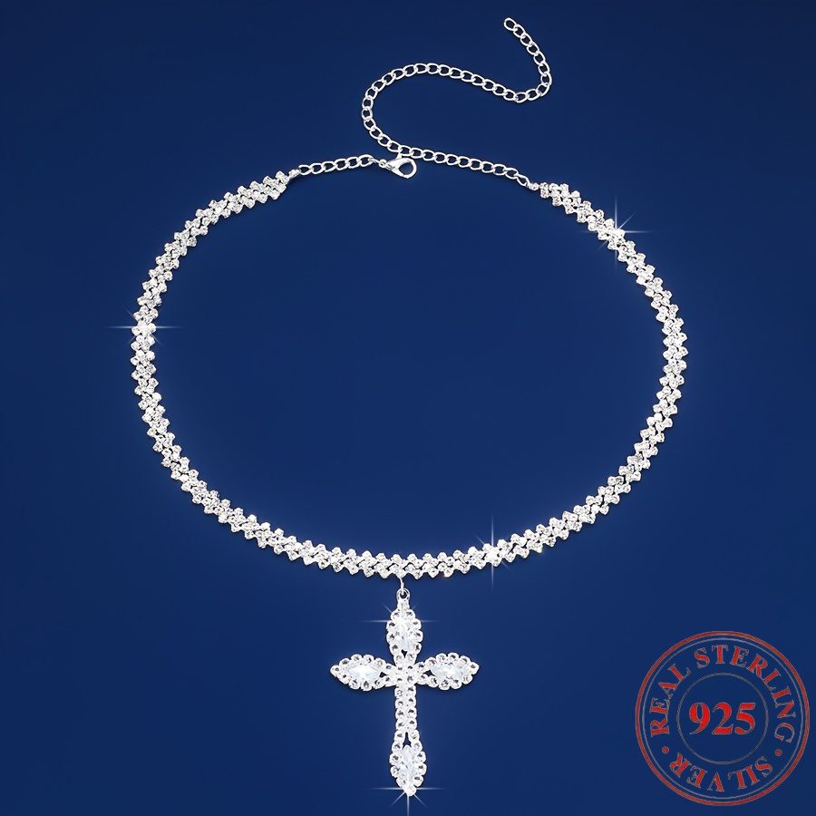 Un collier de luxe avec pendentif croix étincelant en argent 925, orné de zircone synthétique, parfait comme cadeau d'accessoire de cou argenté, élégant, raffiné et stylé