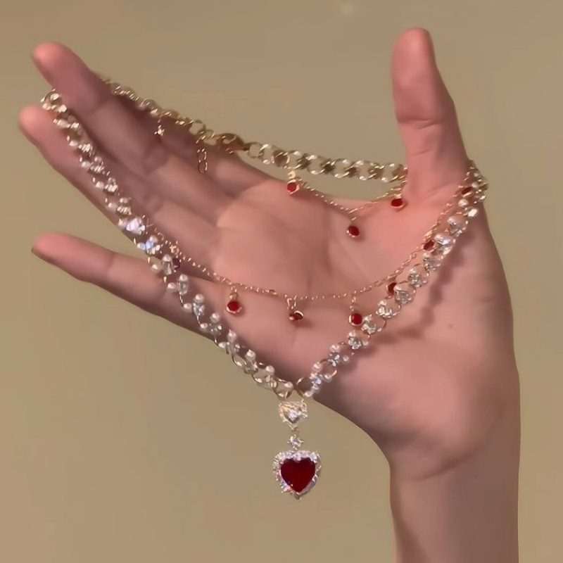 1 pièce Collier superposé scintillant pour femme avec zircone synthétique rouge et chaîne à double pompon pour clavicule, style bohème français, convient pour les fêtes, le quotidien, cadeau pour la fête des Mères, la remise de diplôme, bijou élégant toute l'année
