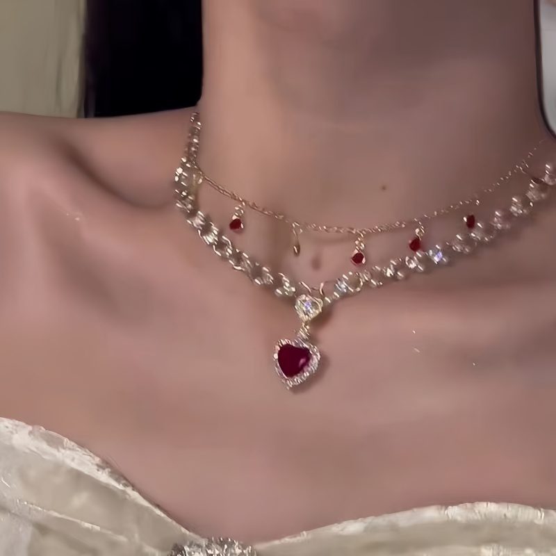 1 pièce Collier superposé scintillant pour femme avec zircone synthétique rouge et chaîne à double pompon pour clavicule, style bohème français, convient pour les fêtes, le quotidien, cadeau pour la fête des Mères, la remise de diplôme, bijou élégant toute l'année