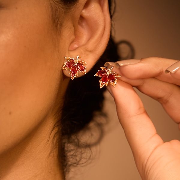1 Paire de Boucles d'Oreilles Feuille d'Érable Rouge Uniques et Nouvellement Conçues pour Femmes, Parfaites pour un Usage Quotidien et comme Cadeaux pour les Petites Amies ou les Mères