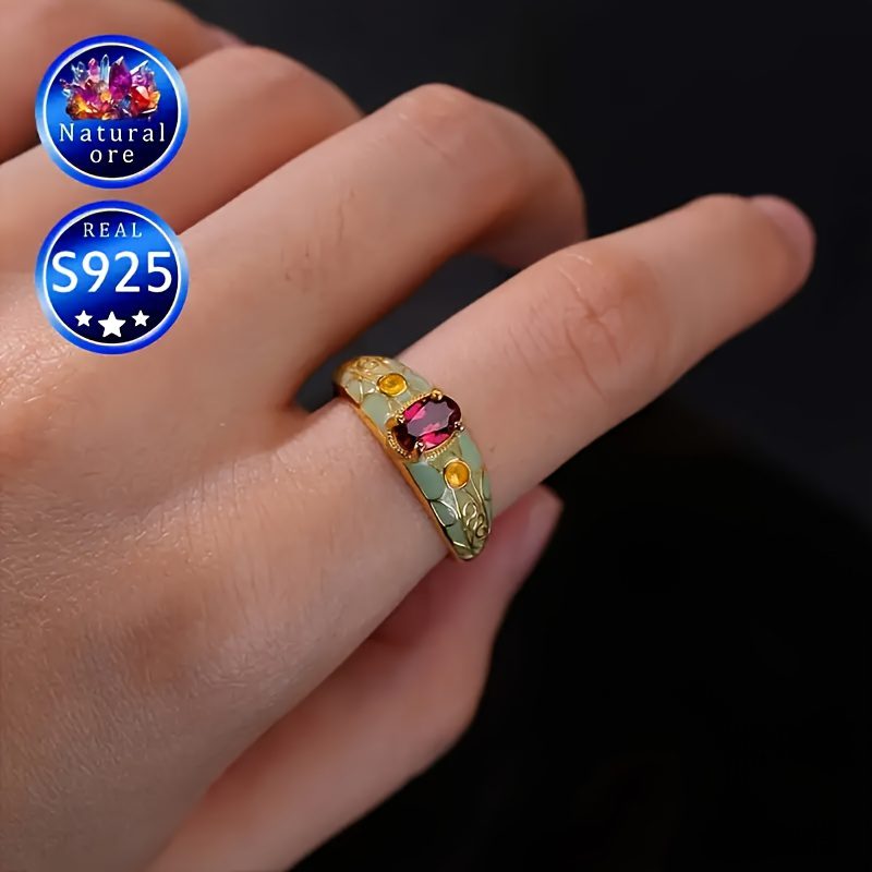 Bague en pierre précieuse en argent S925, grenat rouge en magnésium aluminium, avec ouverture réglable et motif exquis de glaçage tombant. C'est un minéral naturel avec des nuances de couleur variables et des positions de motifs aléatoires