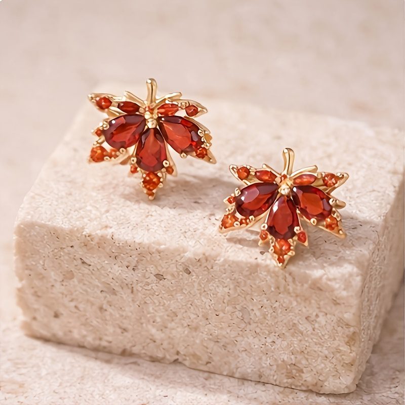 Boucles d'Oreilles Feuille d'Érable Rouge Légères Femme – Image 4
