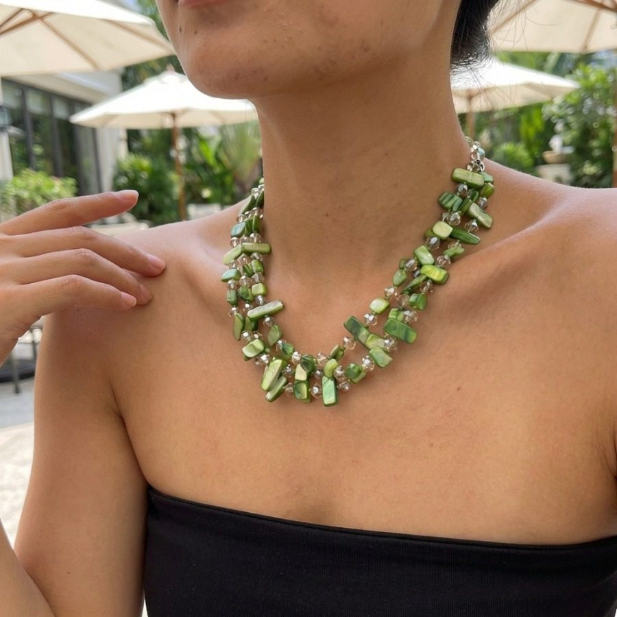 1pc Collier Bohème Élégant Vert avec Perles Décoratives, Collier à la Mode Multicouche en Coquillage & Cristal, Accessoire Polyvalent pour Femme, Usage Quotidien, Vacances, Fêtes & Banquets, Accessoire Cadeau Idéal